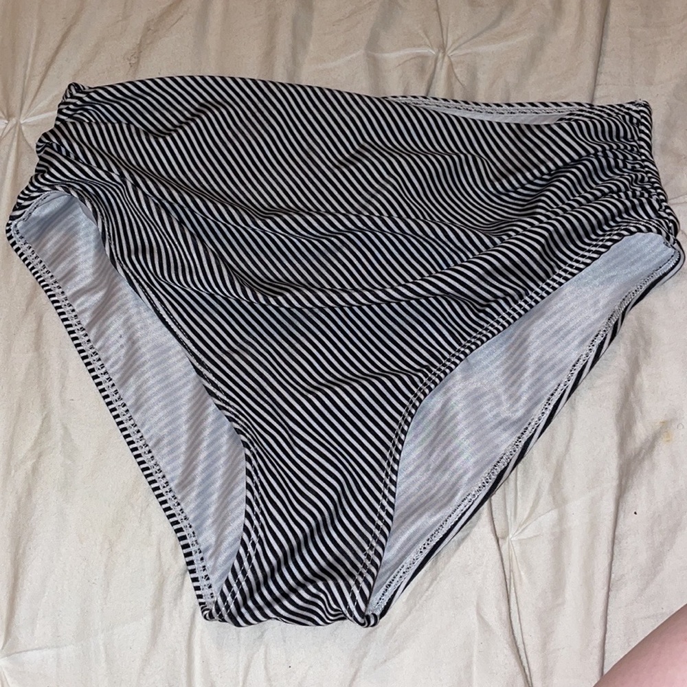 bathing suits - Picture 4 of 4